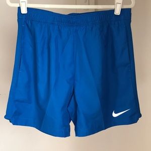 Nike! Size medium. Bundle to save!